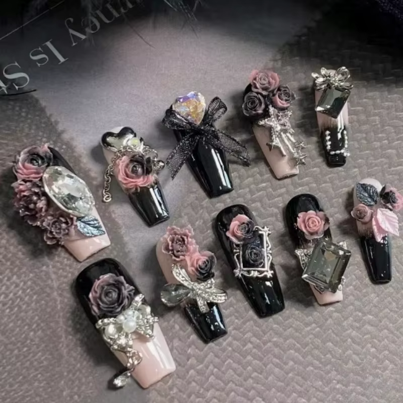 Ongles mi-longs en forme de cercueil faits à la main