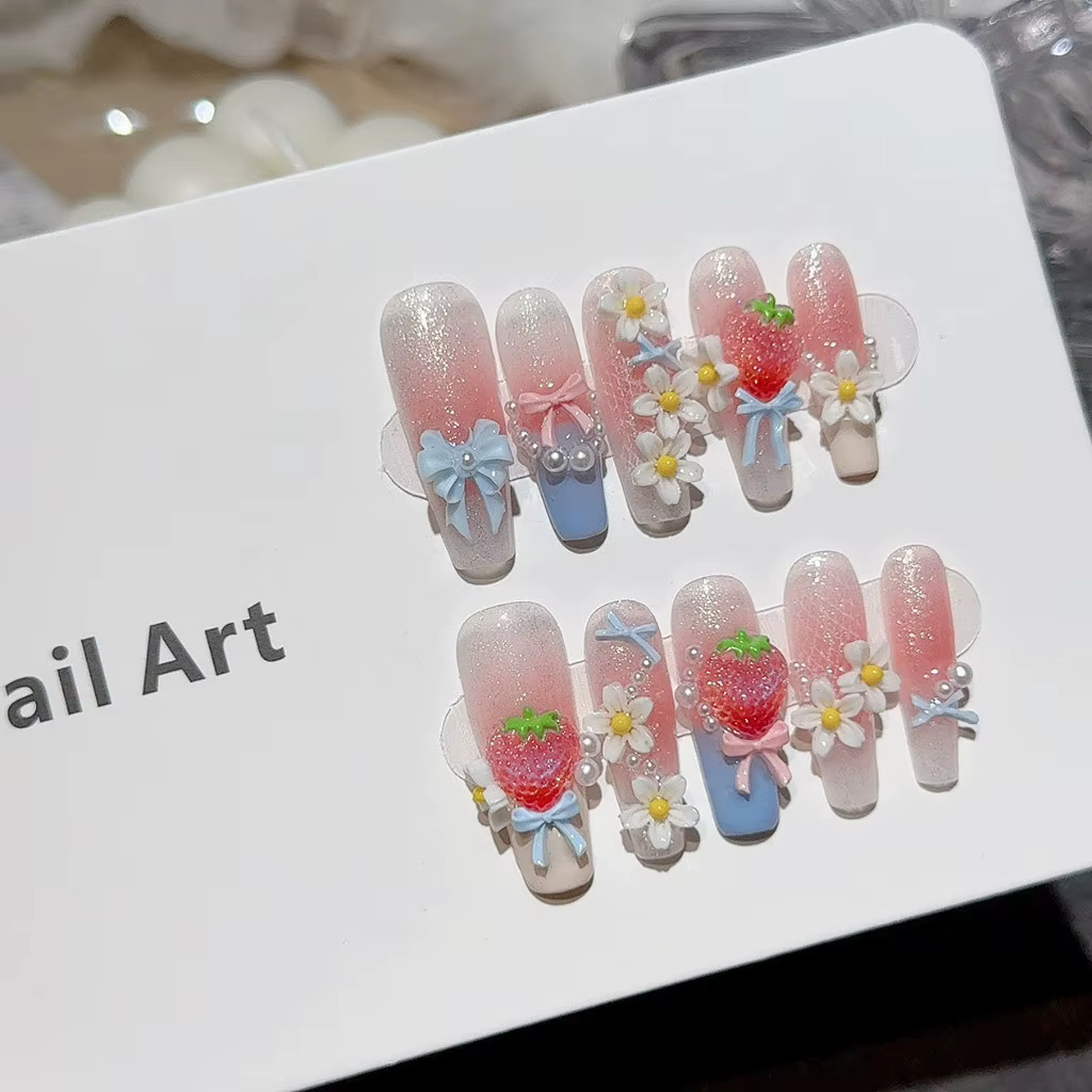 Mignon 3D fraise fleur Blush press-on ongles doux été rose bleu arc perles français Nail Art oeil de chat paillettes