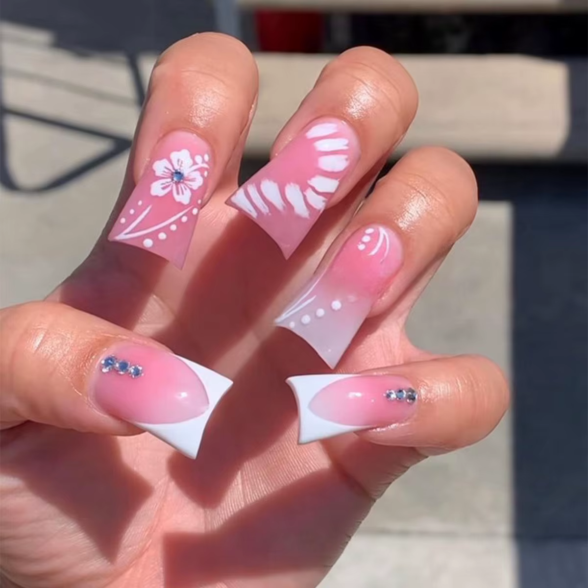 24 pièces imprimé léopard bec de canard presse sur ongles fleur bleue faux