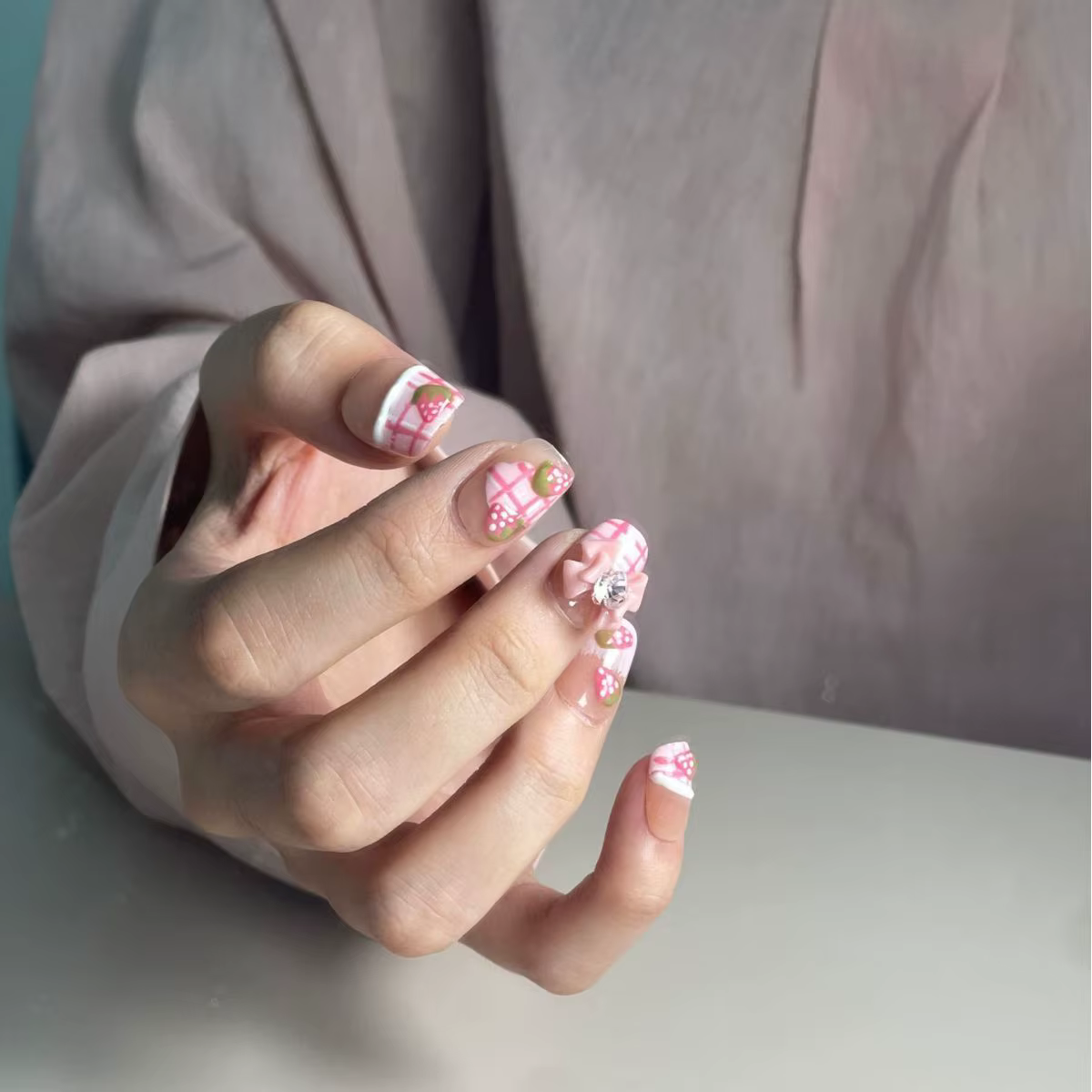 10 pièces rose à la main presse sur Nail Art avec mignon peint