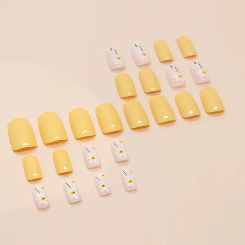 Pièces d'art d'ongle minimalistes en forme de fleur jaune