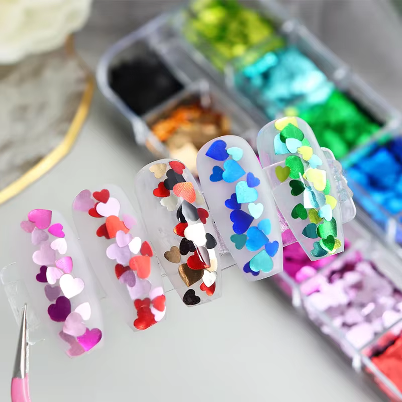 Paillettes scintillantes en forme de cœurs pour nail art