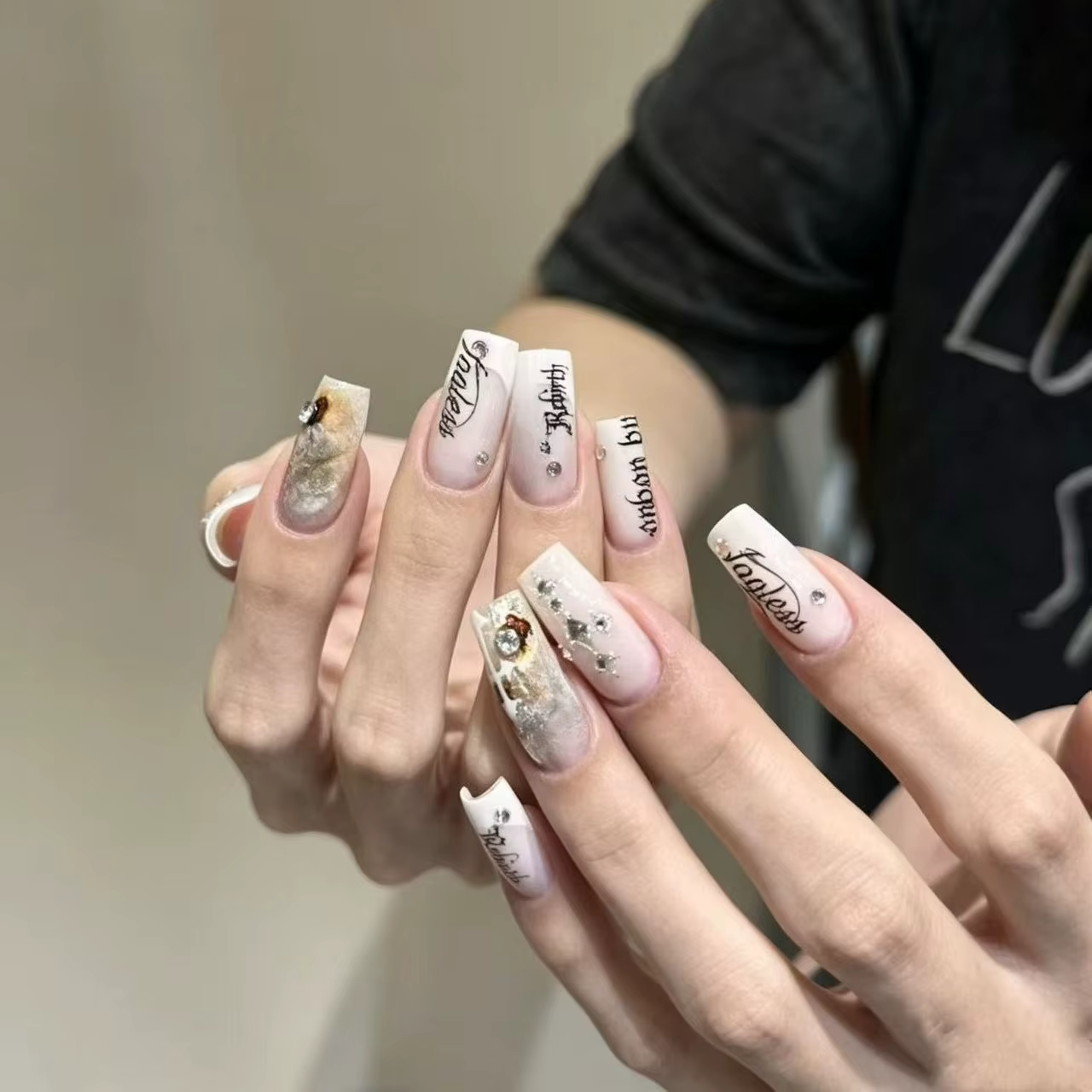 Plaque de tamponnage pour ongles