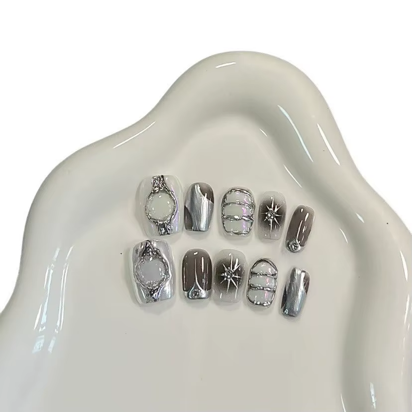 Ongles artificiels Y2K style métallique faits à la main