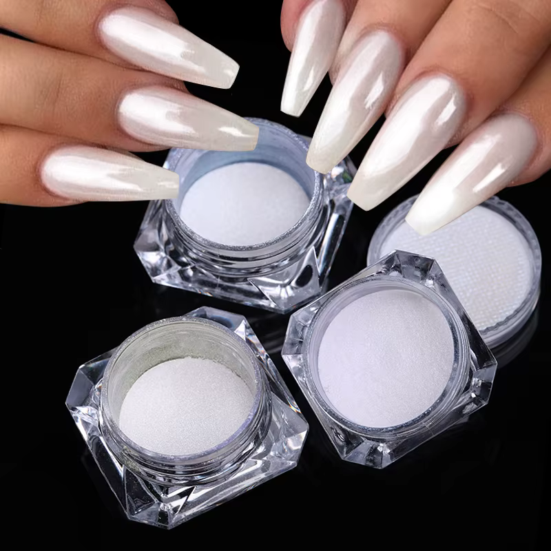 Aurora perle blanc ongles paillettes poussière clair de lune