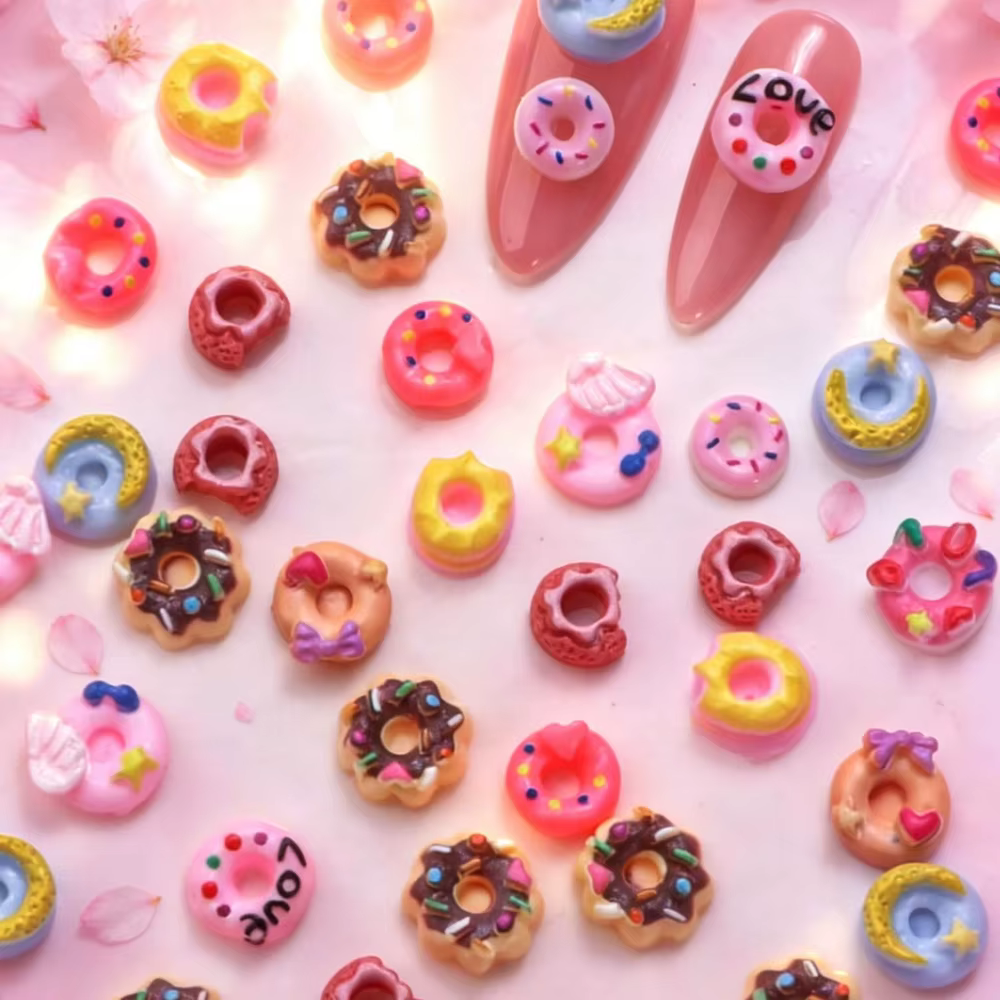 50 Breloques 3D Mixtes en Forme de Donut pour Ongles