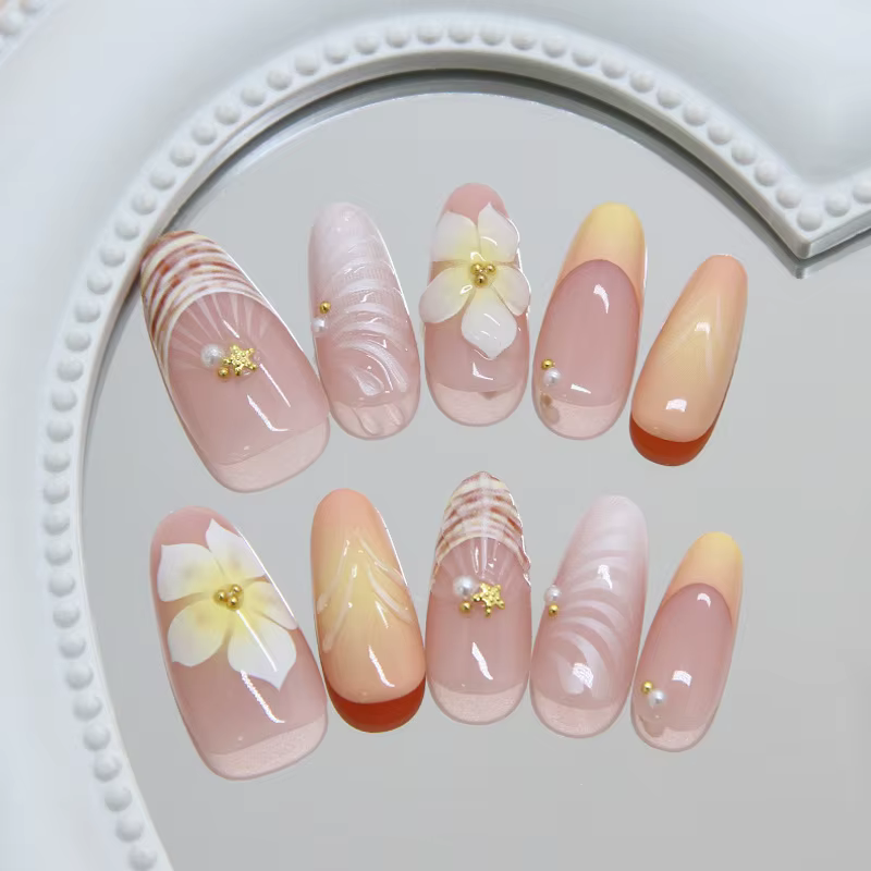 Ongles en amande faits à la main avec dégradé rose nude