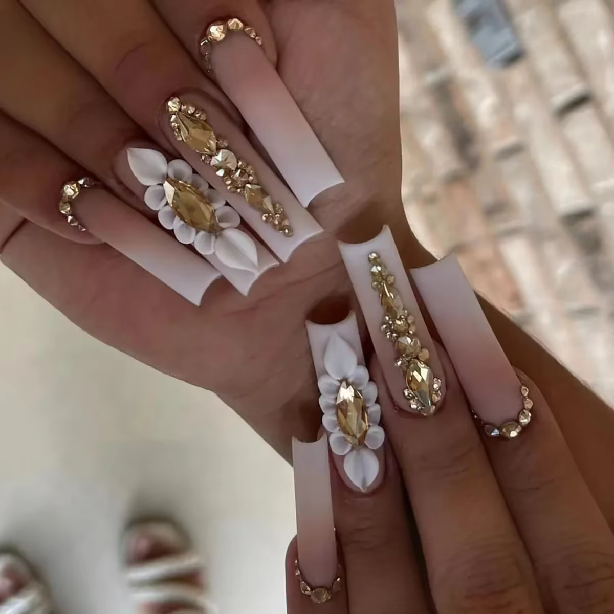 Faux ongles français longs avec colle