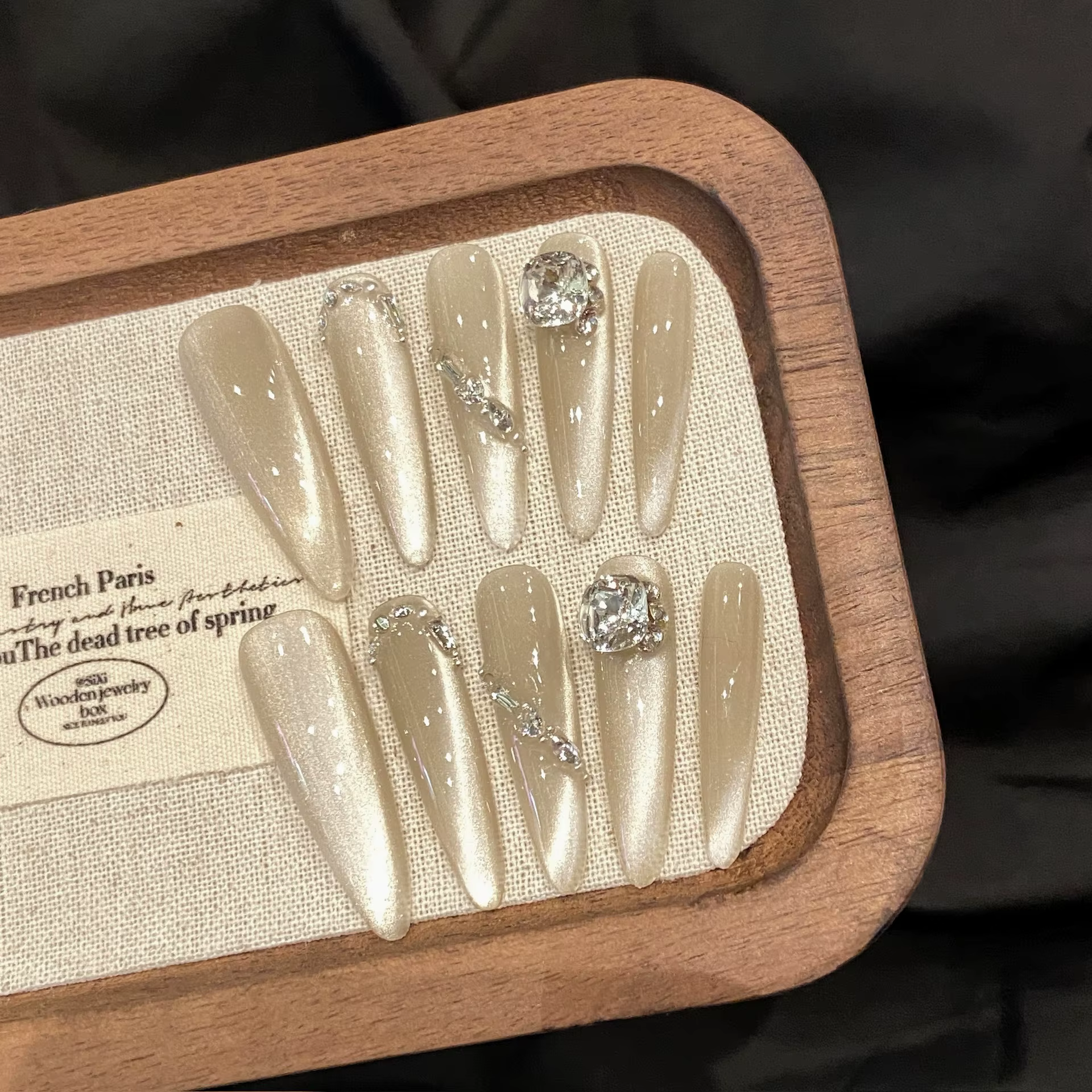 Presse nue faite à la main sur les ongles Cateye amande conception Simple portable acrylique faux