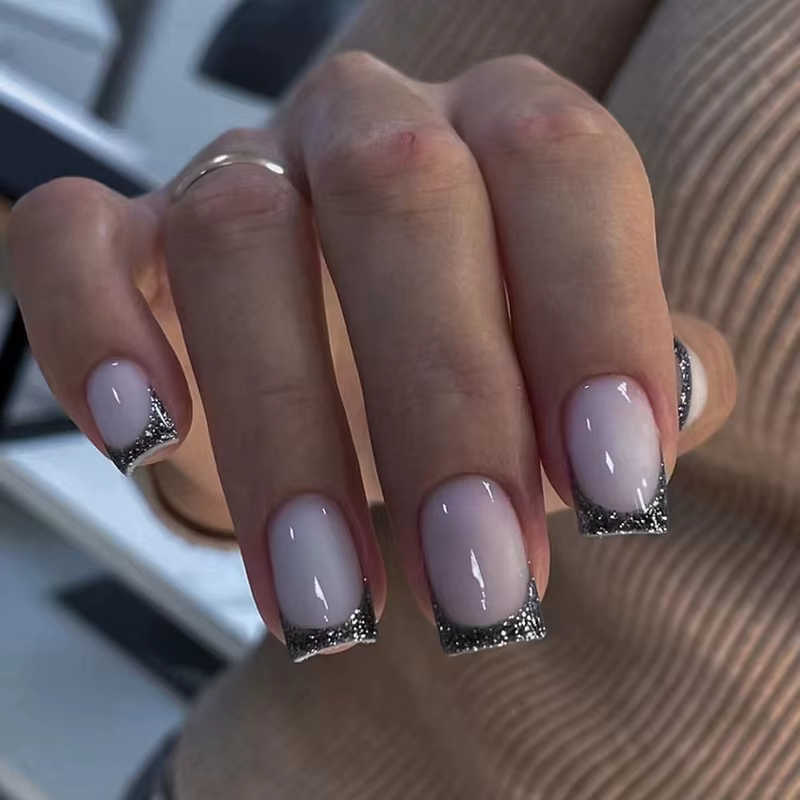 Faux ongles français colorés de printemps