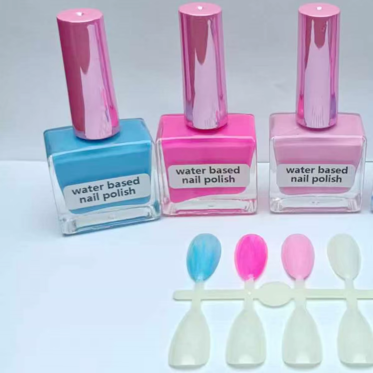 Vernis à ongles à base d'eau