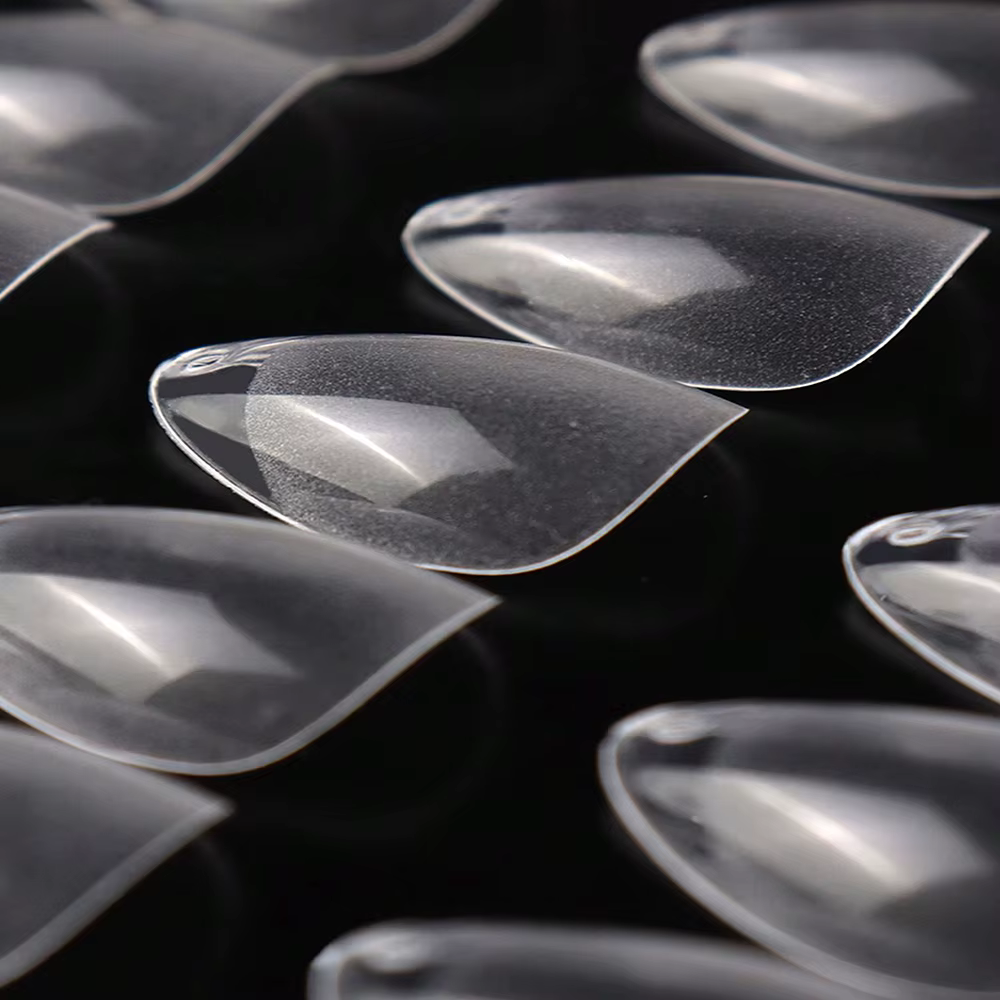 Pointes d'ongles courtes en amande pour gel souple
