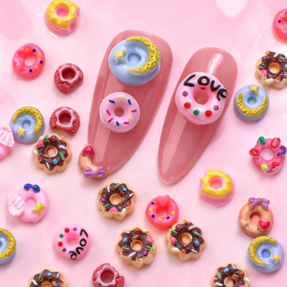 50 Breloques 3D Mixtes en Forme de Donut pour Ongles