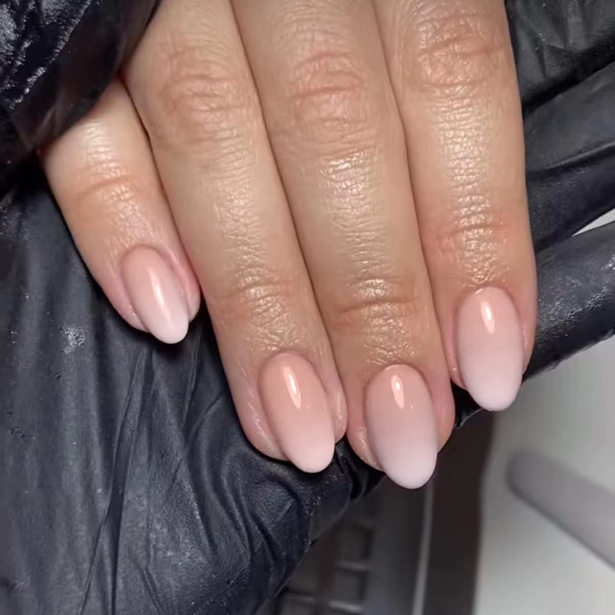 120 faux ongles ovales moyens rose ombré minimalistes