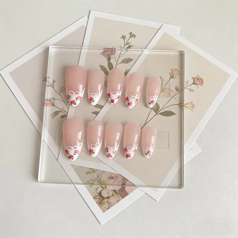 10 faux ongles à presser faits main en dentelle rose