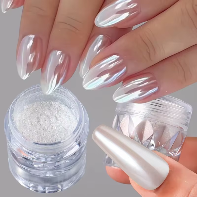 Poudre à ongles effet perle blanche