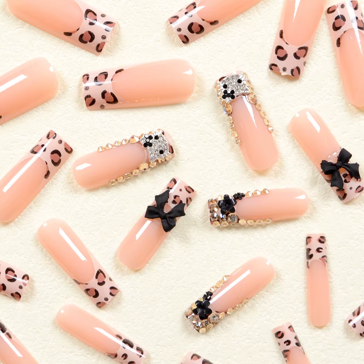 24 pièces de faux ongles longs en forme de tube