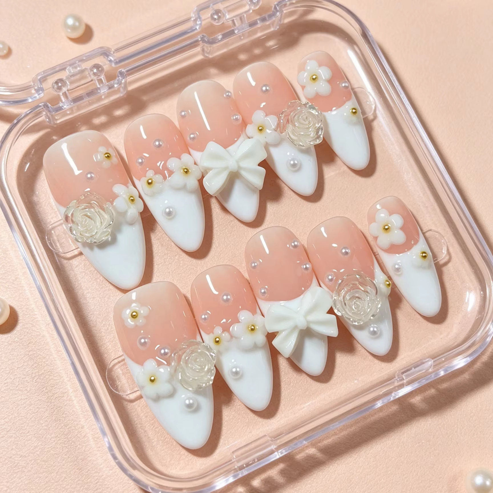 10 faux ongles en forme d'amande pressés à la main