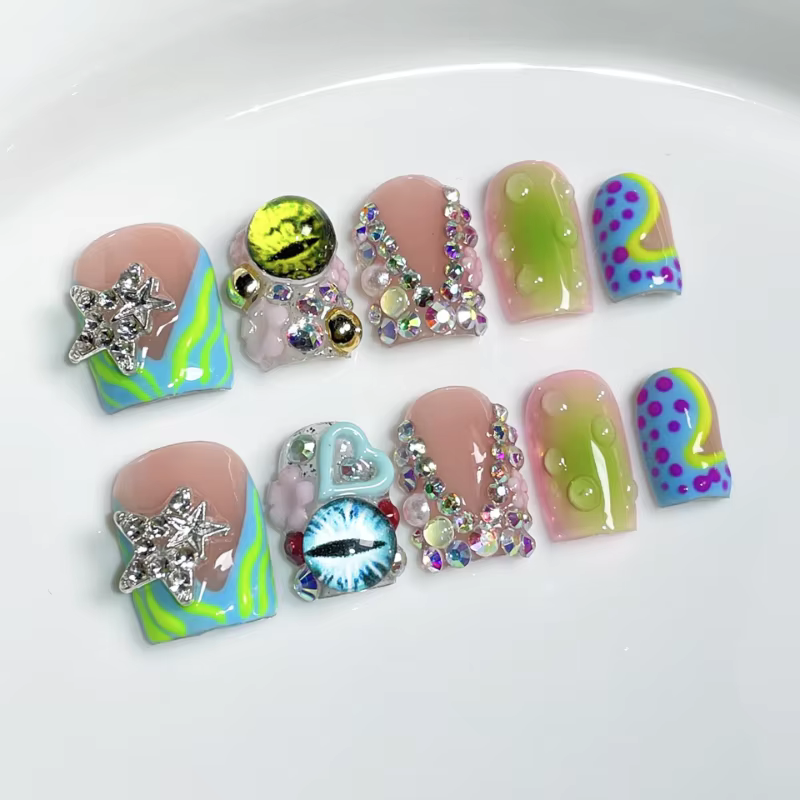 Faux ongles français courts en forme de bec de canard