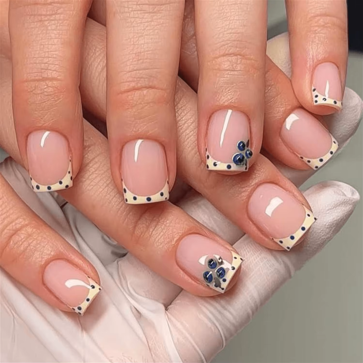 Faux ongles courts français amovibles à presser
