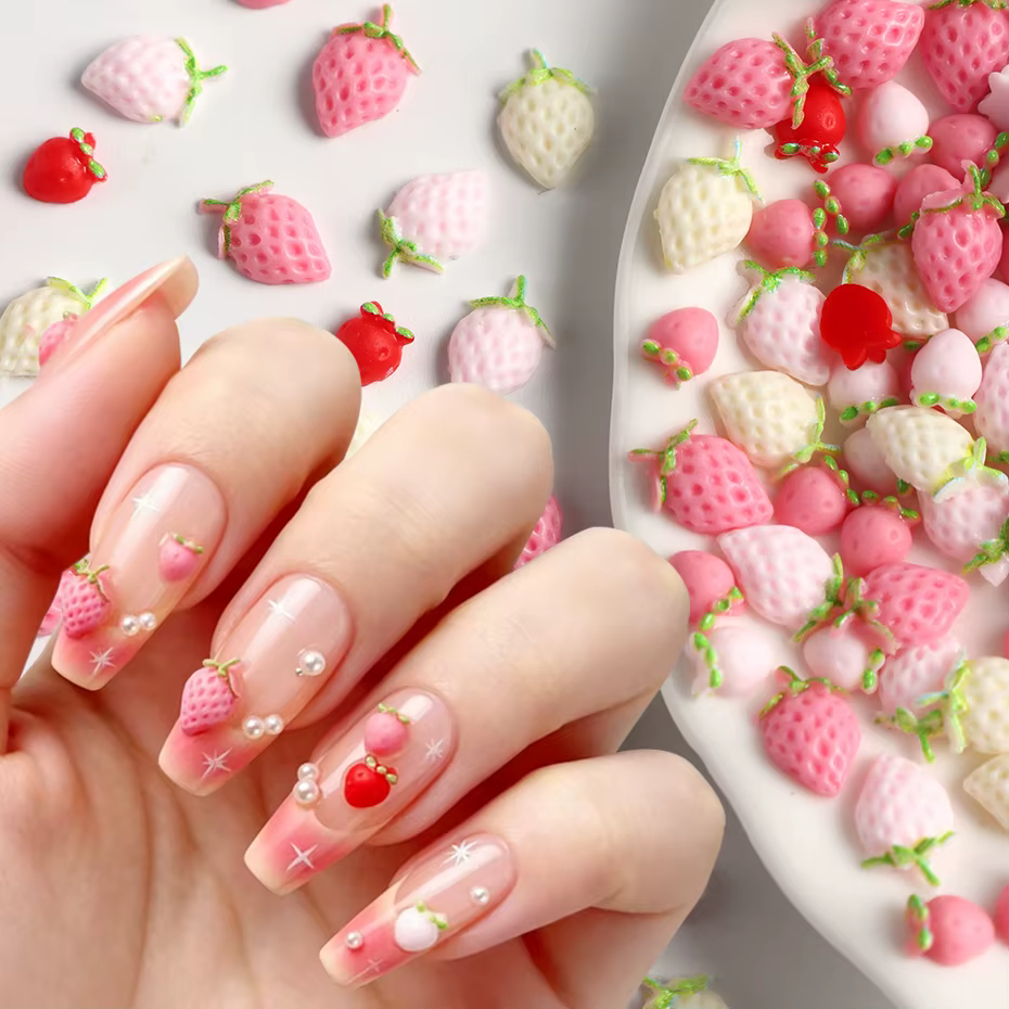 30/50 pièces de décorations pour ongles en forme de fraises