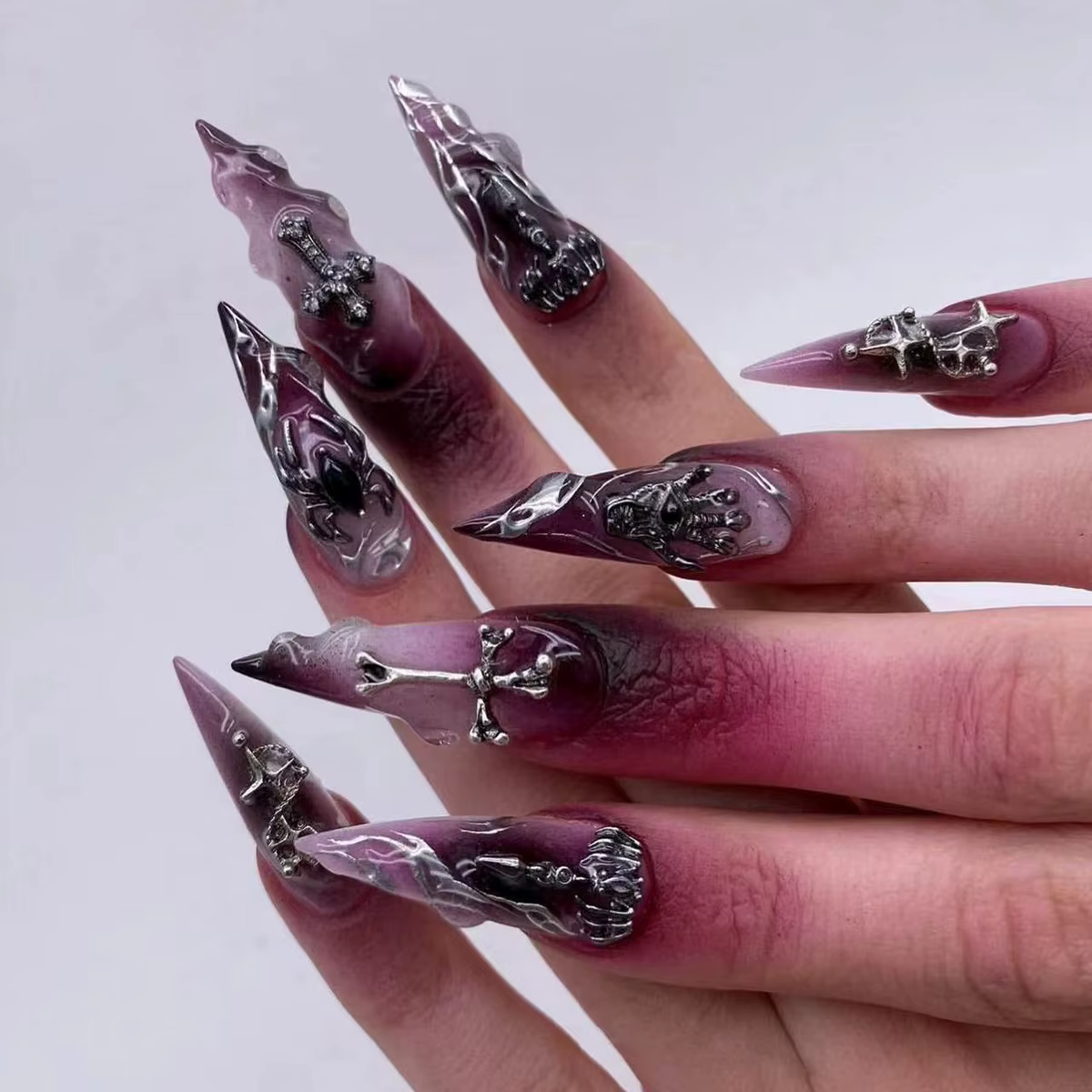 Faux ongles longs en amande pour Halloween