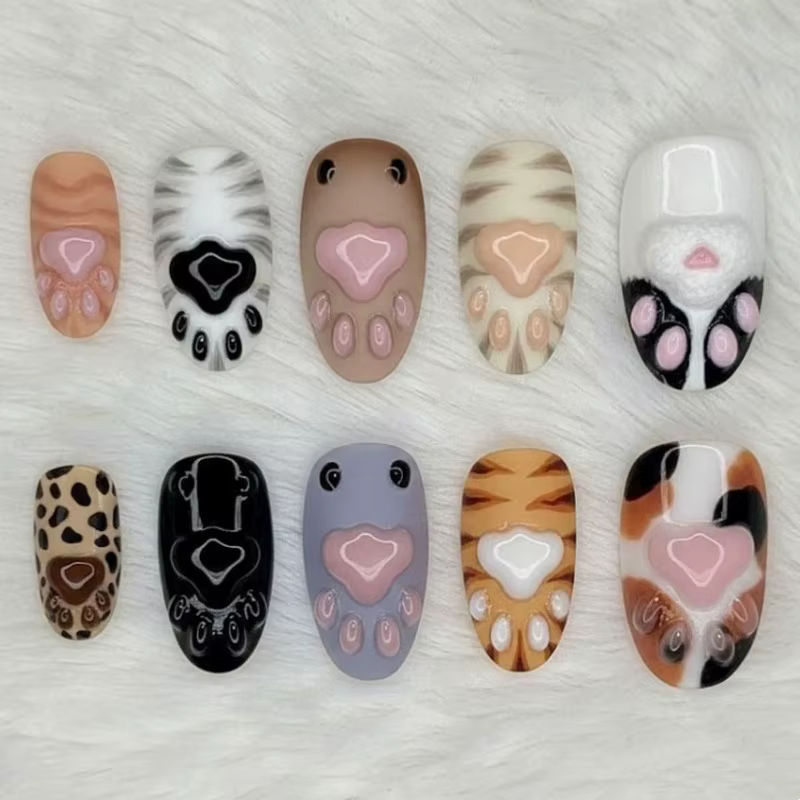 24 faux ongles à presser en forme d'amande