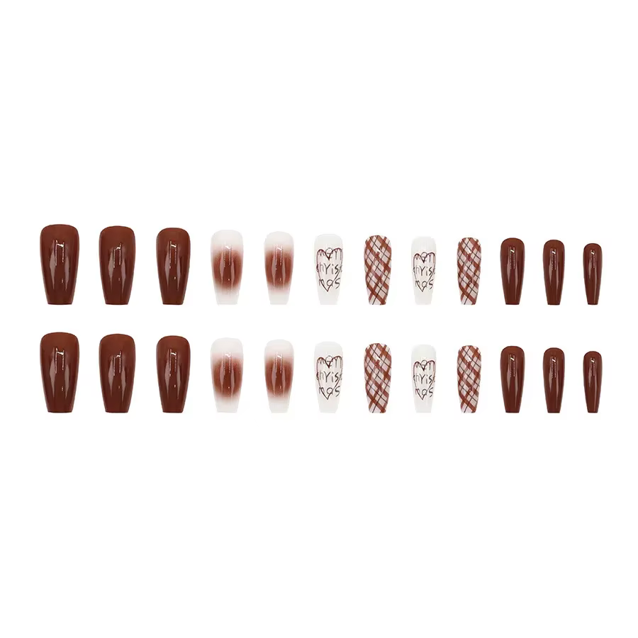 Faux ongles avec lettre caramel et MSI autocollante