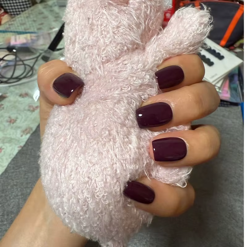 Vin rouge cerise pur fait à la main ongles portables de haute qualité monochromatique blanc améliorant automne hiver nouveau Style beauté santé