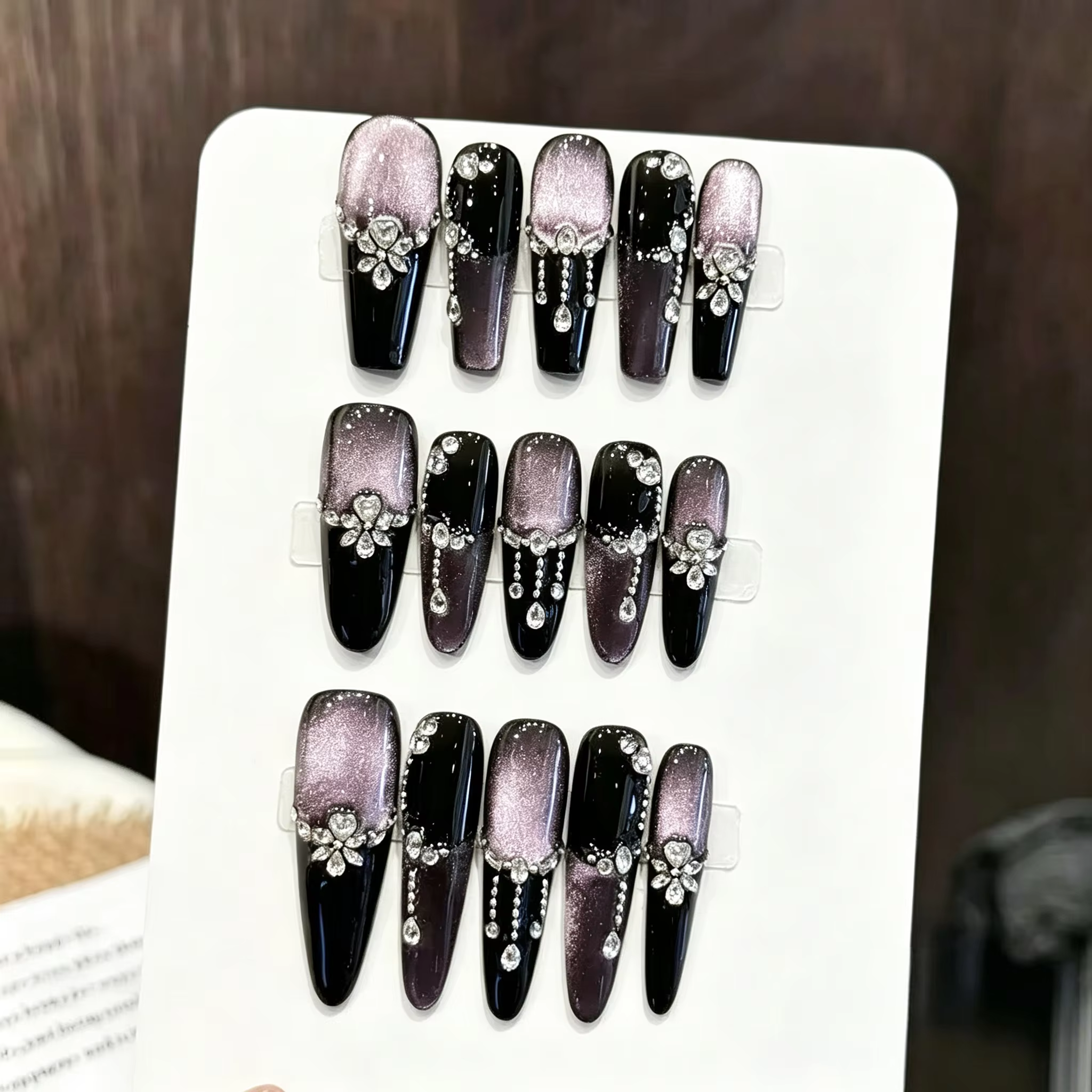 10 faux ongles faits à la main