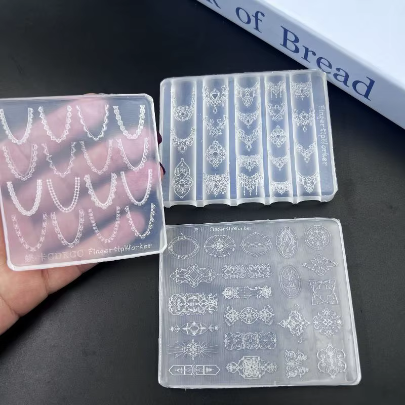 Modèle de manucure transparent DIY