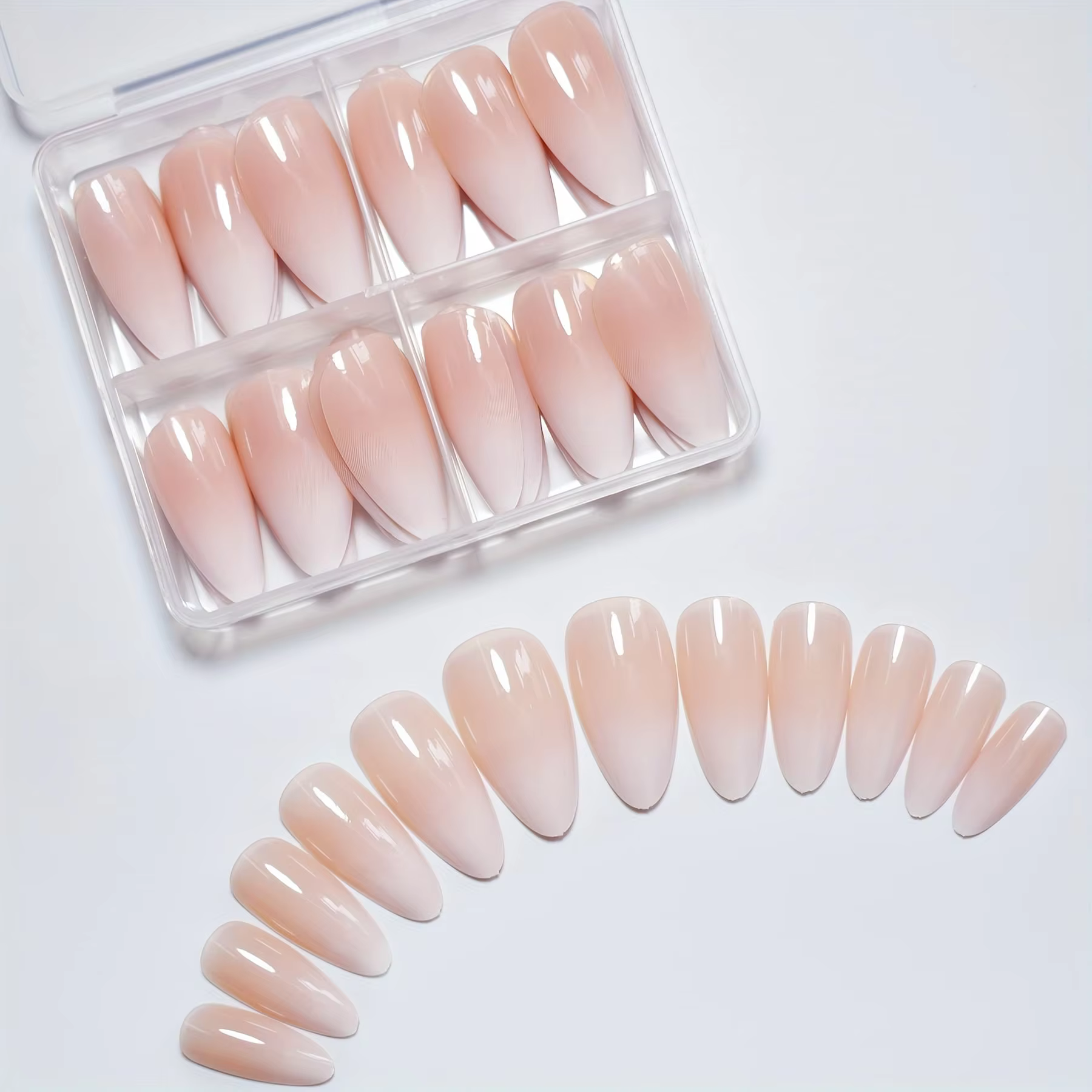 96 pièces presse sur ongles en forme d'amande
