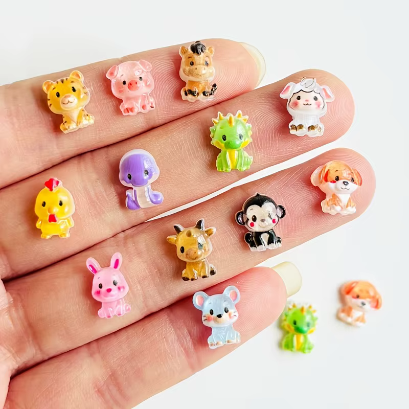 20 accessoires mignons pour ongles en forme de dessins animés