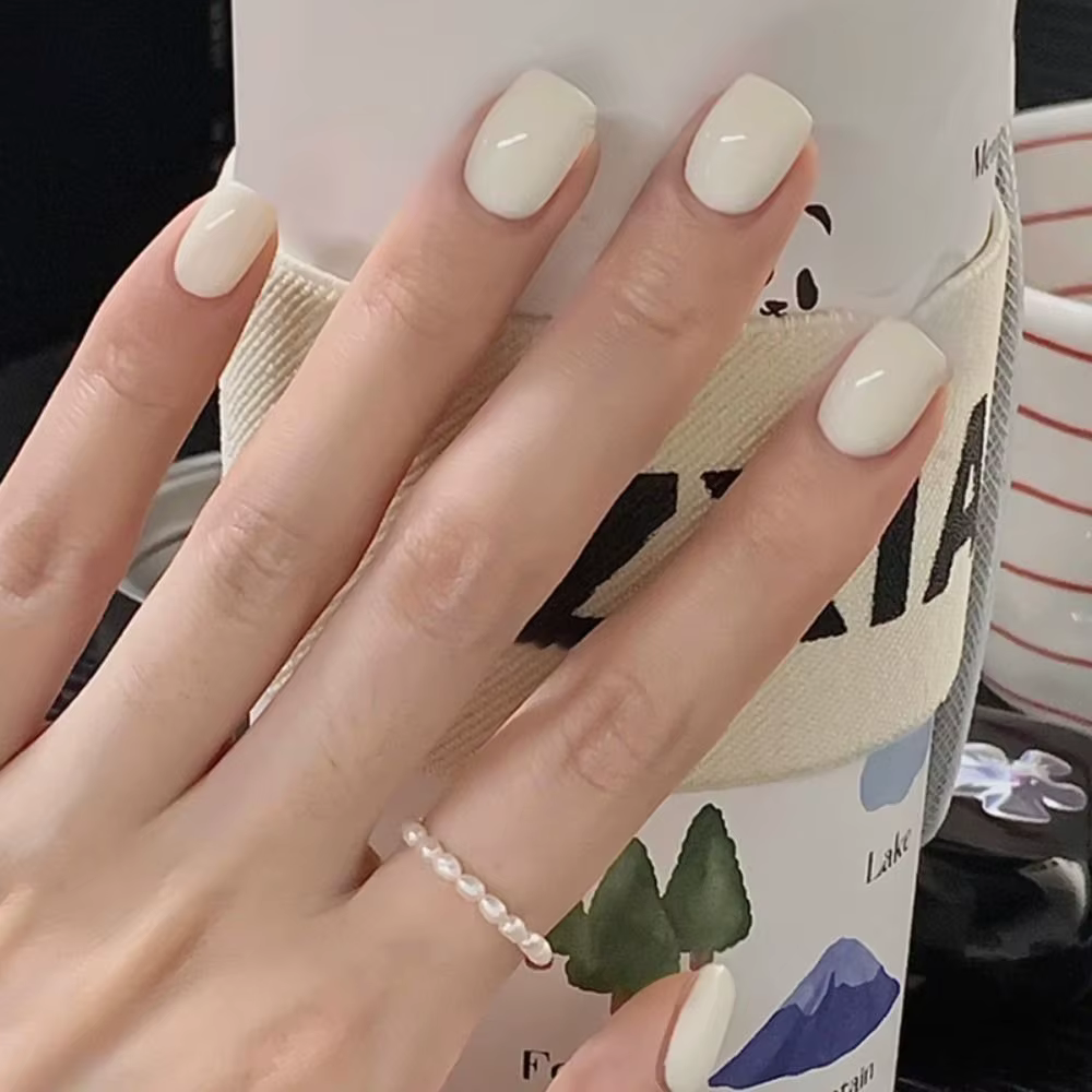 Faux ongles de style français simple