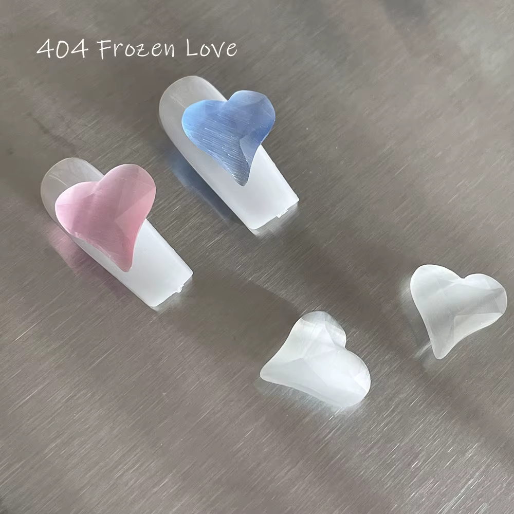 Frozen Love- Chill Cold Vibe Coeur Cristal K9 Oeil de chat de haute qualité Diamants en forme de cœur tordu Frost Light