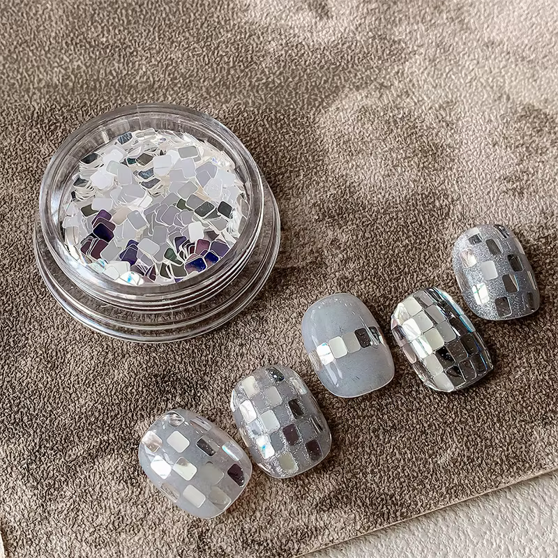 1 pot de paillettes carrées argentées pour ongles