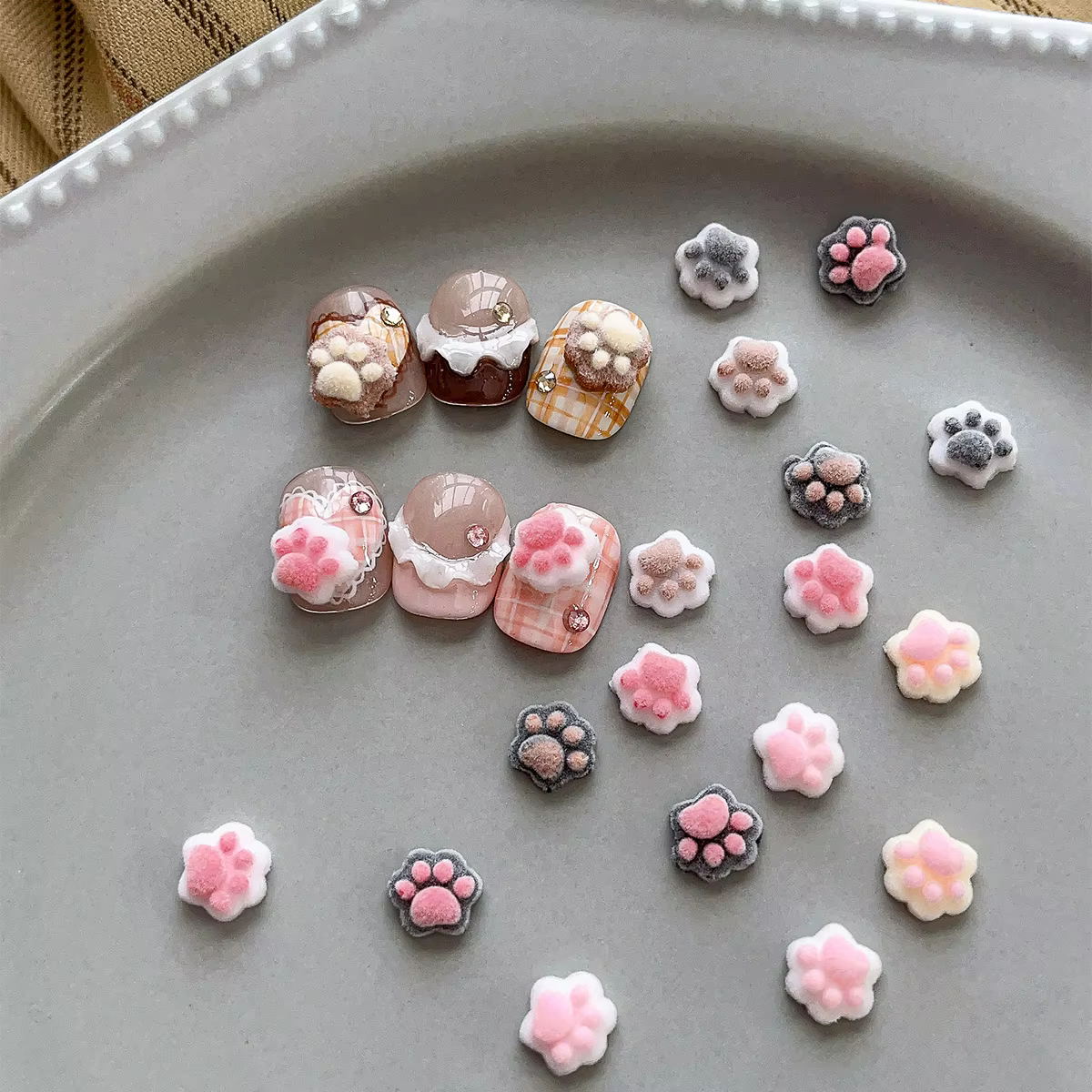 Accessoires pour ongles en forme de patte de chat en peluche