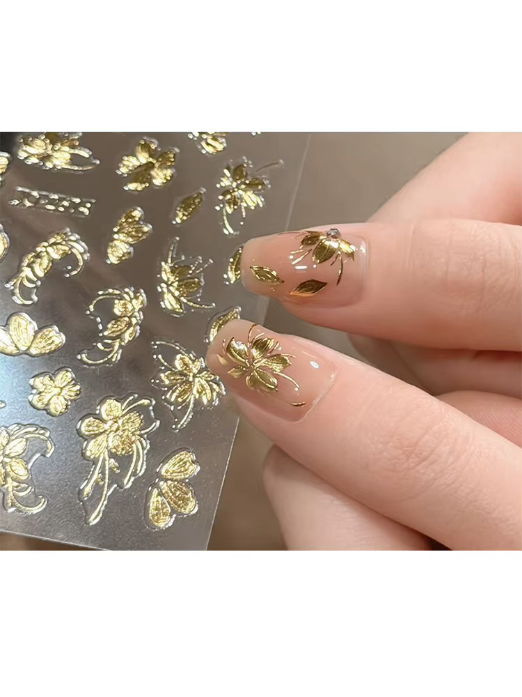 Nouveaux Autocollants pour Ongles Fleur Dorée Noble