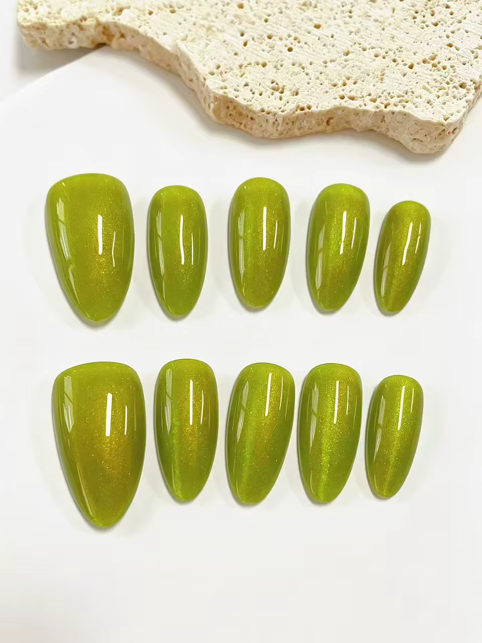 10 pièces de manucures minimalistes