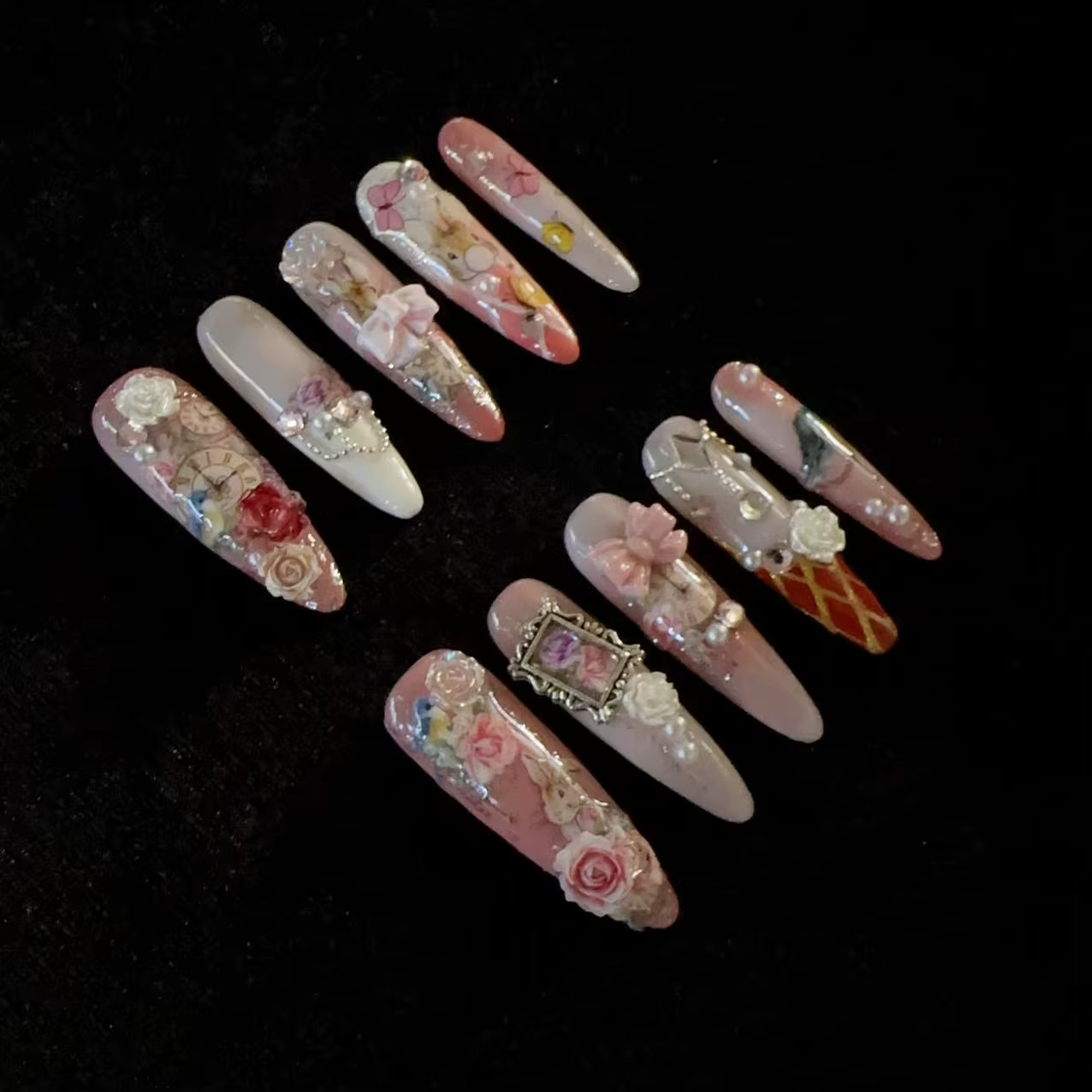 Ongles à coller vintage Lolita conte de fées motif lapin, forme amande longue, stiletto, faits à la main, dégradé rose nude avec nœud rose 3D