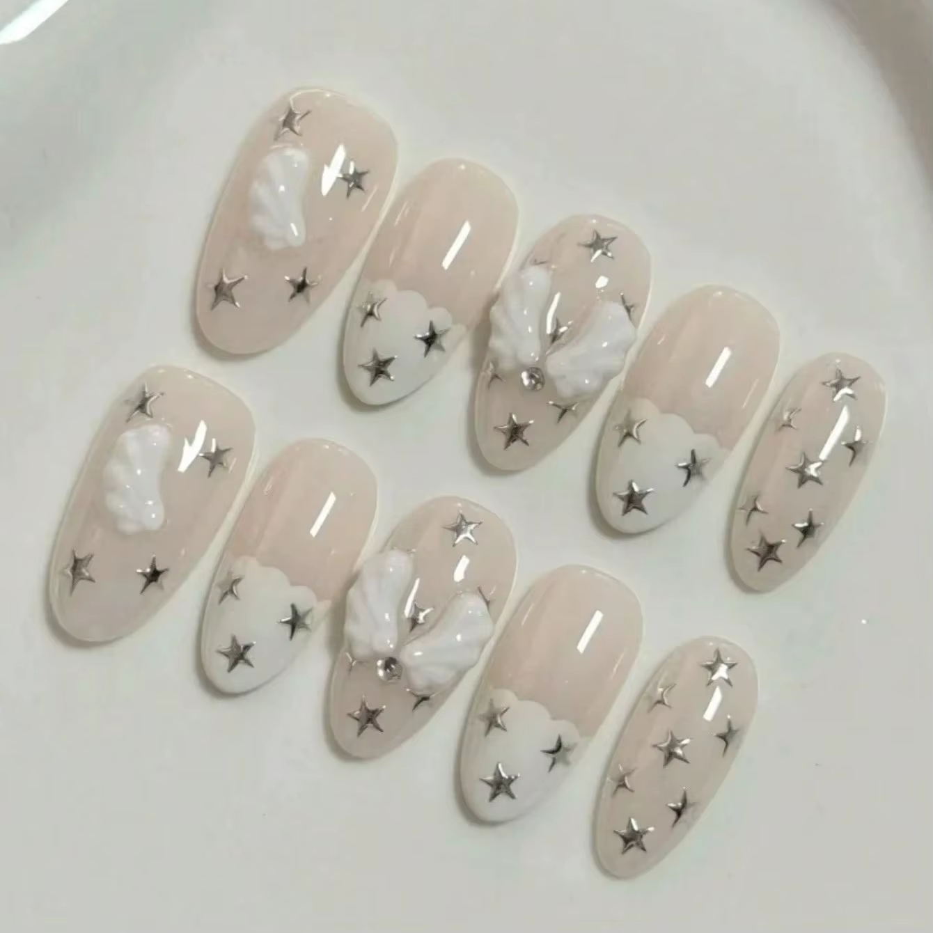 10 pièces de faux ongles en forme d'amande pressés à la main