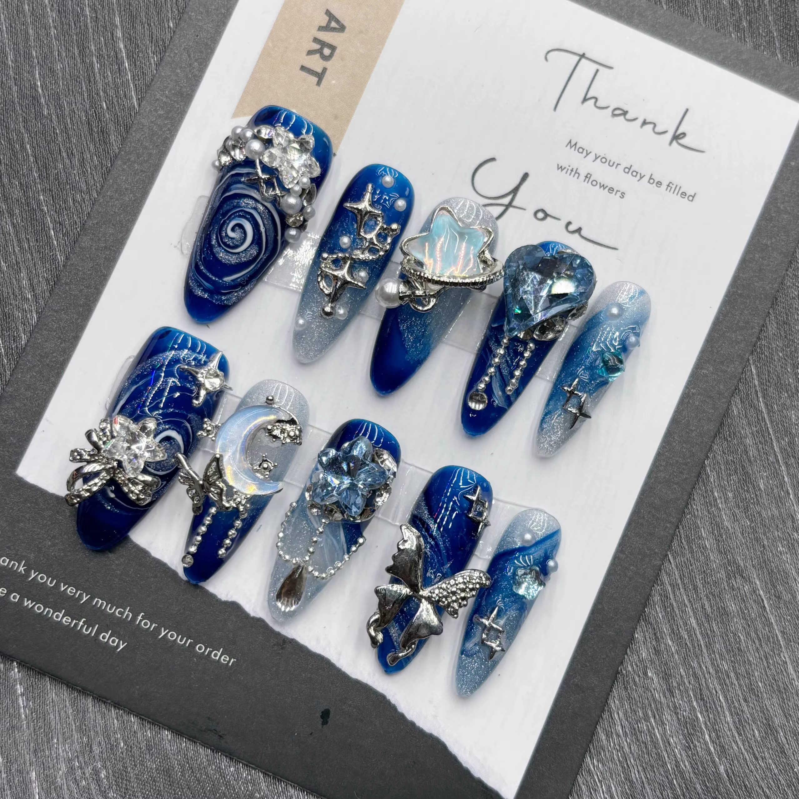 10 pièces de haute qualité à la main presse sur les ongles Simple et élégant bleu Royal profondeur doux et gracieux Stick-on Nail Art rétro