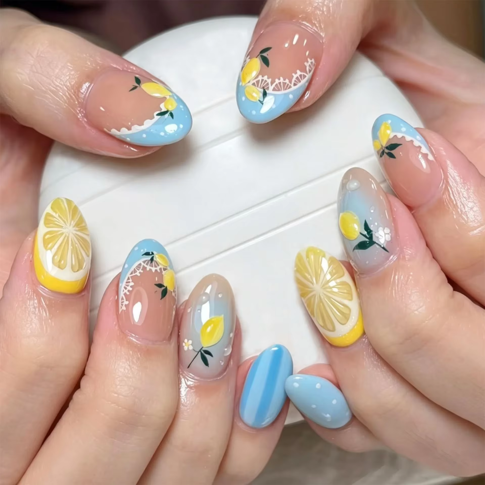Faux ongles à presser en amande