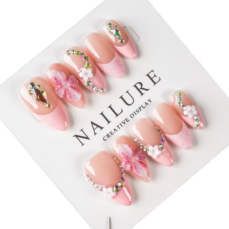 Faux ongles à presser couleur nude amande