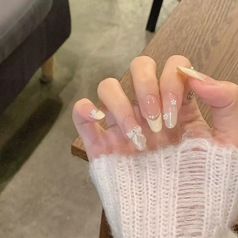 Faux ongles ovales Beige faits à la main