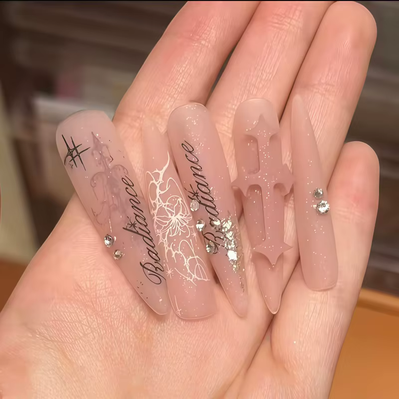 Moule en silicone 3D pour nail art style gothique sombre avec lettrage croisé