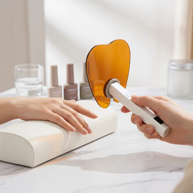Plaque de protection pour lampe à ongles