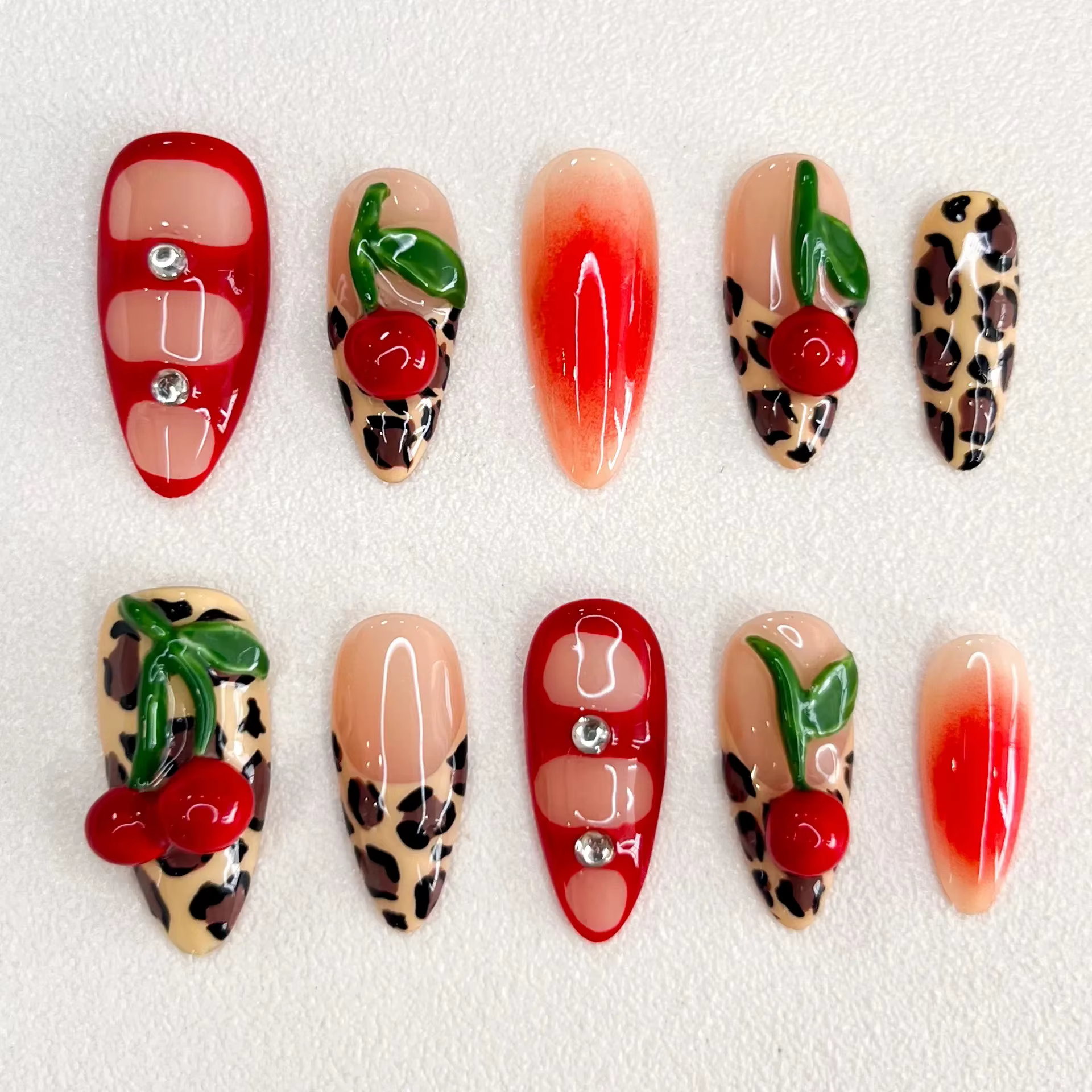 Faux ongles 3D imprimé léopard cerise Y2k