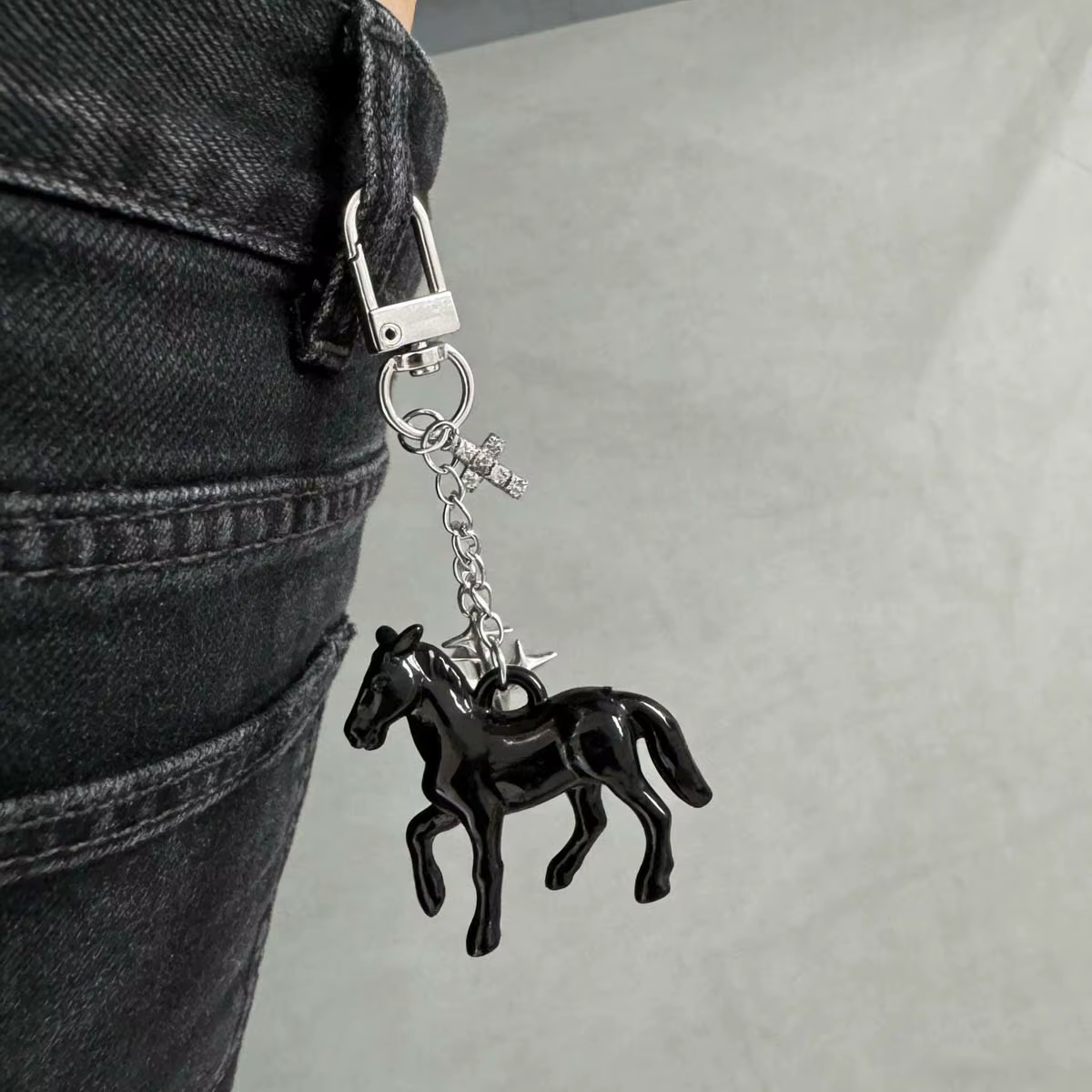 Porte-clés en acrylique pour femmes, mignon, Animal de dessin animé, stéréoscopique, petit cheval, multifonctionnel, chaînes, accessoires de décoration