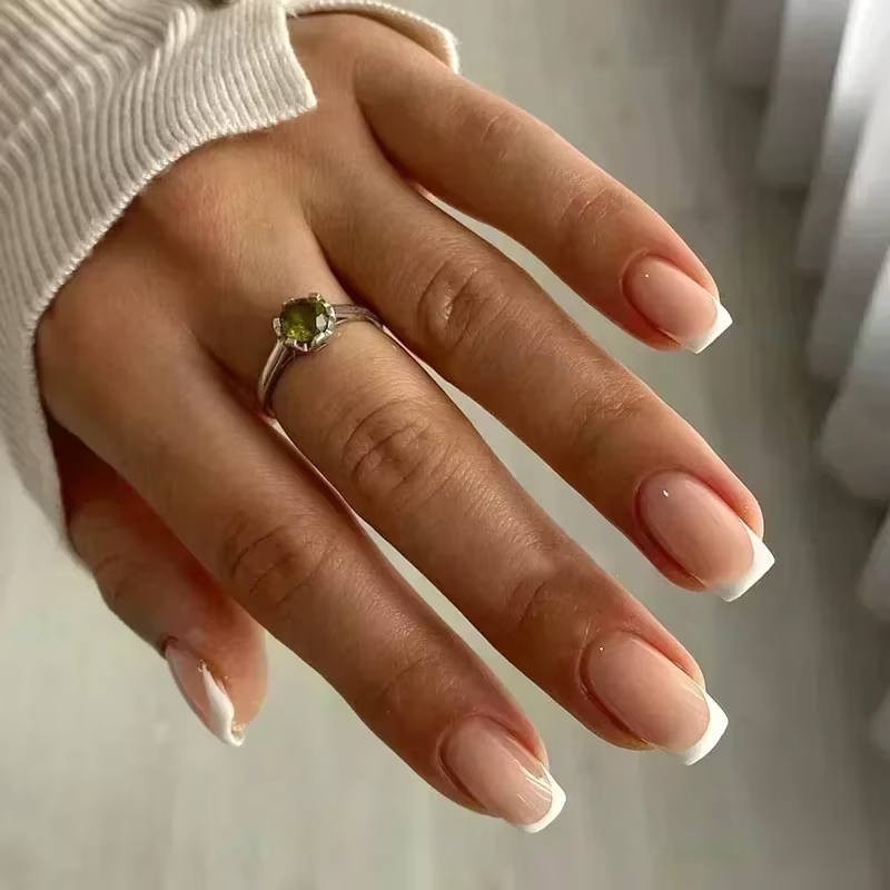 24 pièces pointe française presse à la main sur les ongles minimaliste couleur unie faux